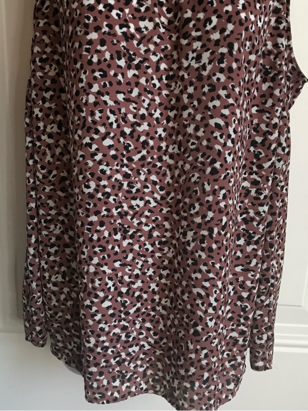 🔴 4/$15 torrid Women’s L Mauve Black Animal Spot Ruffle Mock Neck Tank Top EUC - Picture 10 of 16